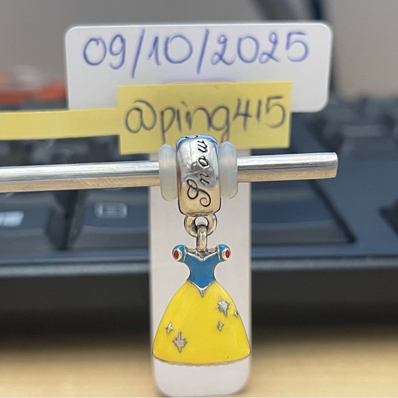 Pandora Disney Snow White dress dangle - Picture 1 of 14